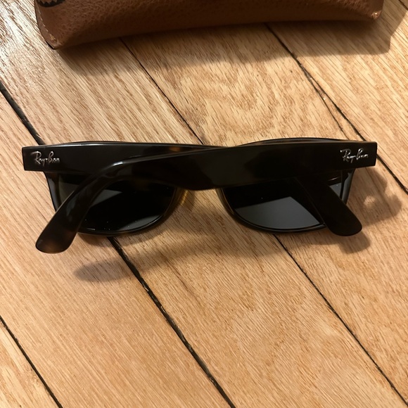 Ray Ban- New Wayfarer- RB2132- Tortoise
